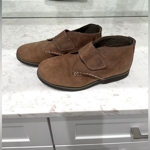 Sperry Gunnel suede, leather brown boys boots.